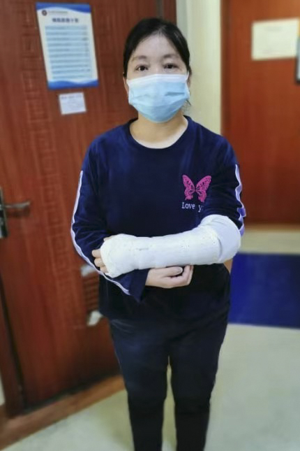 一女孩神似迪丽热巴,江西神似女孩的视频