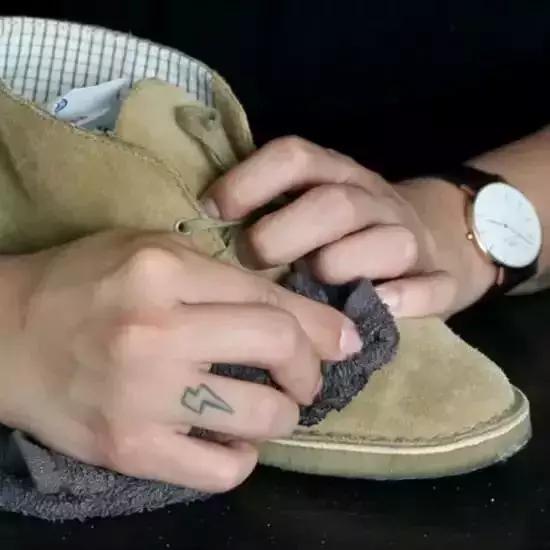 怎么才能让鞋子干燥不臭,如何使鞋子保持干燥