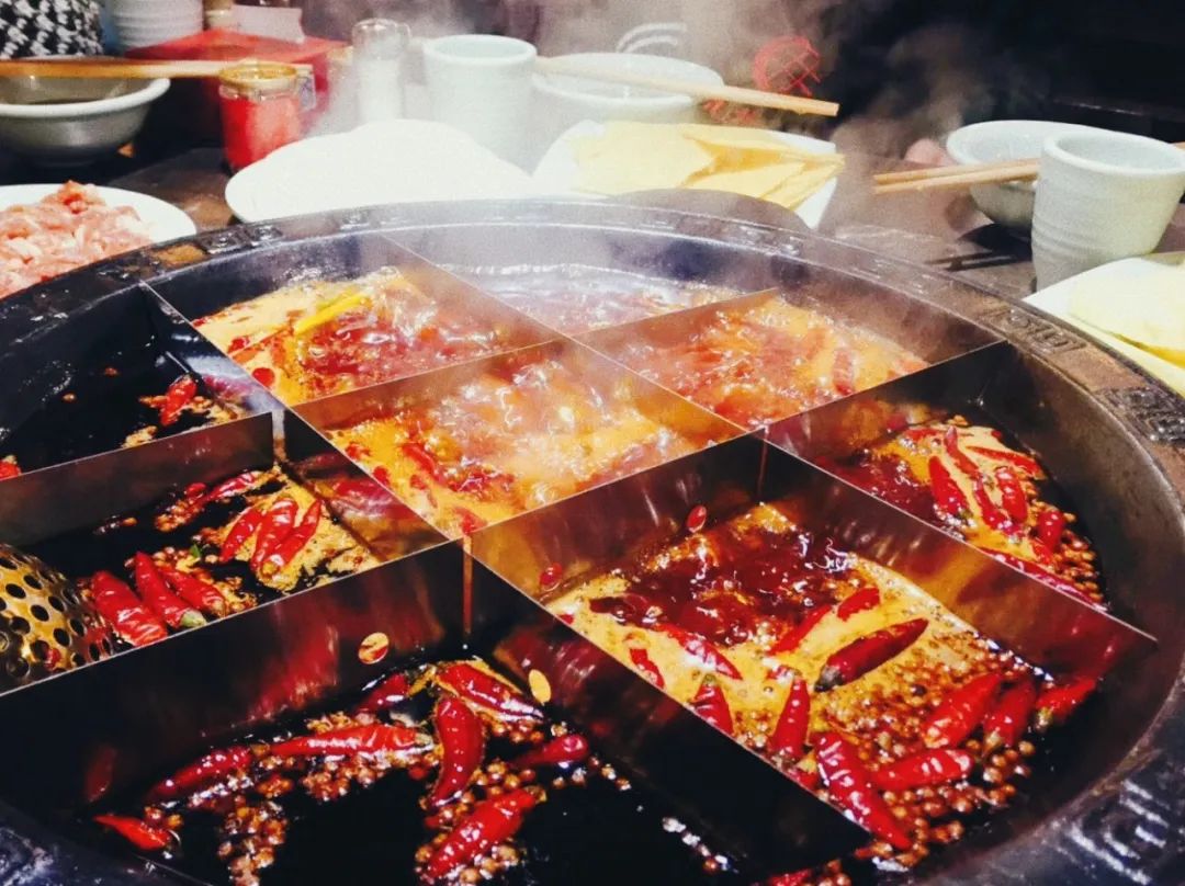 坐上高铁去旅游沿线美食尝个遍,云贵川渝高铁环线