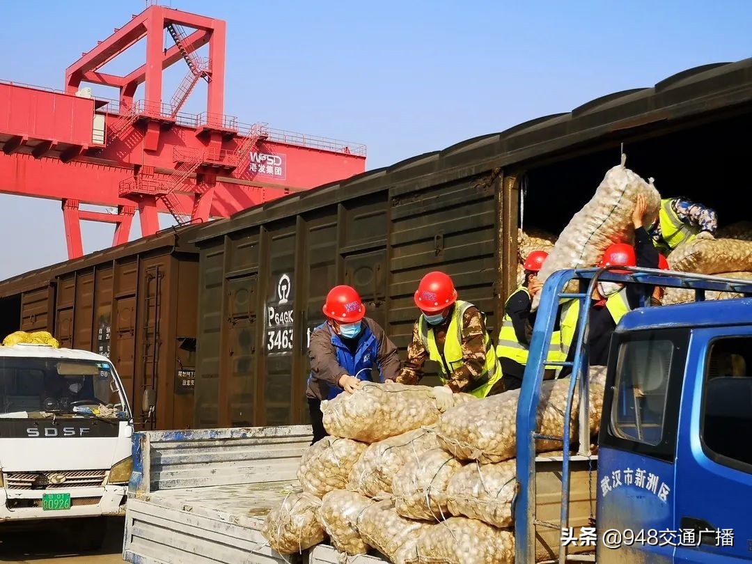 党旗辉映战疫一线国企担当,新时代国企的责任与担当