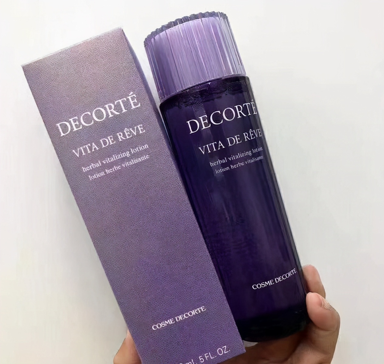 收缩毛孔补水爽肤水推荐,控油补水提亮肤色的爽肤水