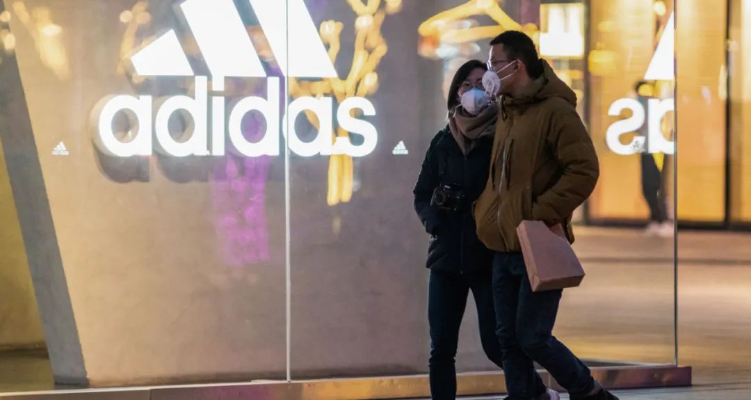 奥莱年终大促nikeadidas全场1折起,奥莱和adidas