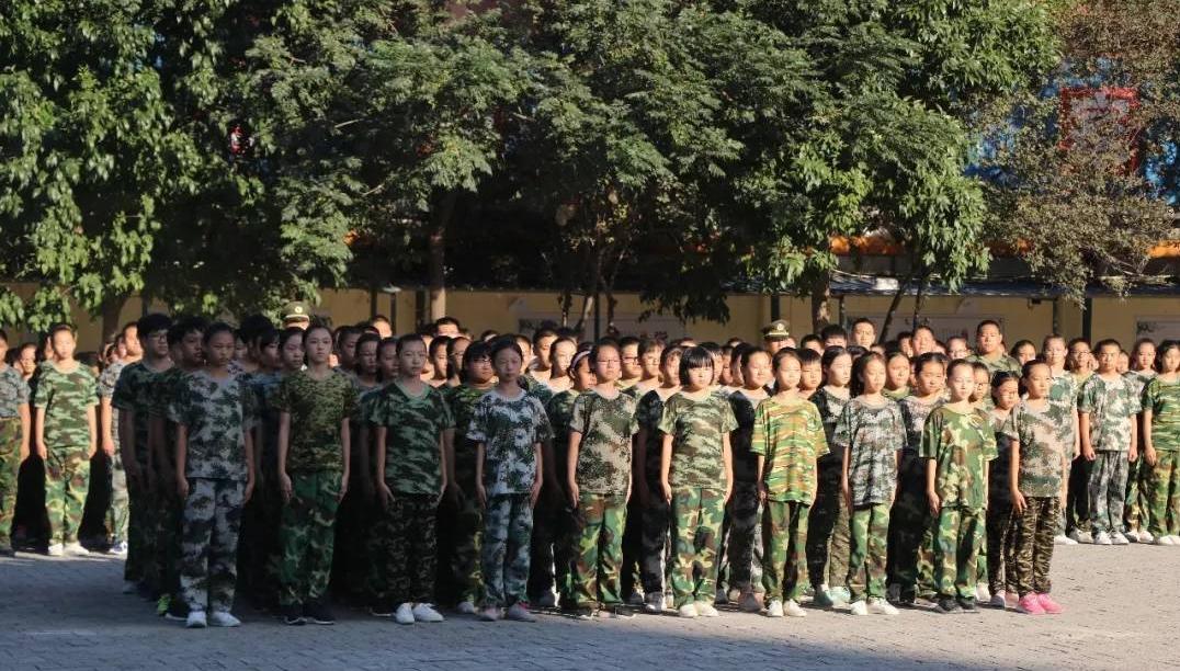 一般小升初是什么时候军训,小升初一开学就要军训