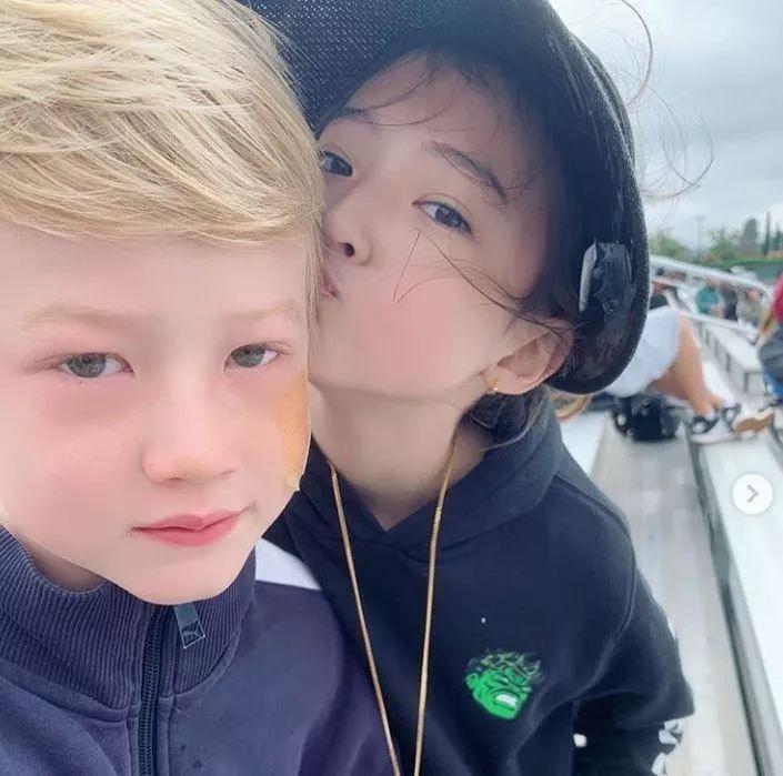 blackpink领奖看ellagross跳舞,blackpink小师妹唱歌