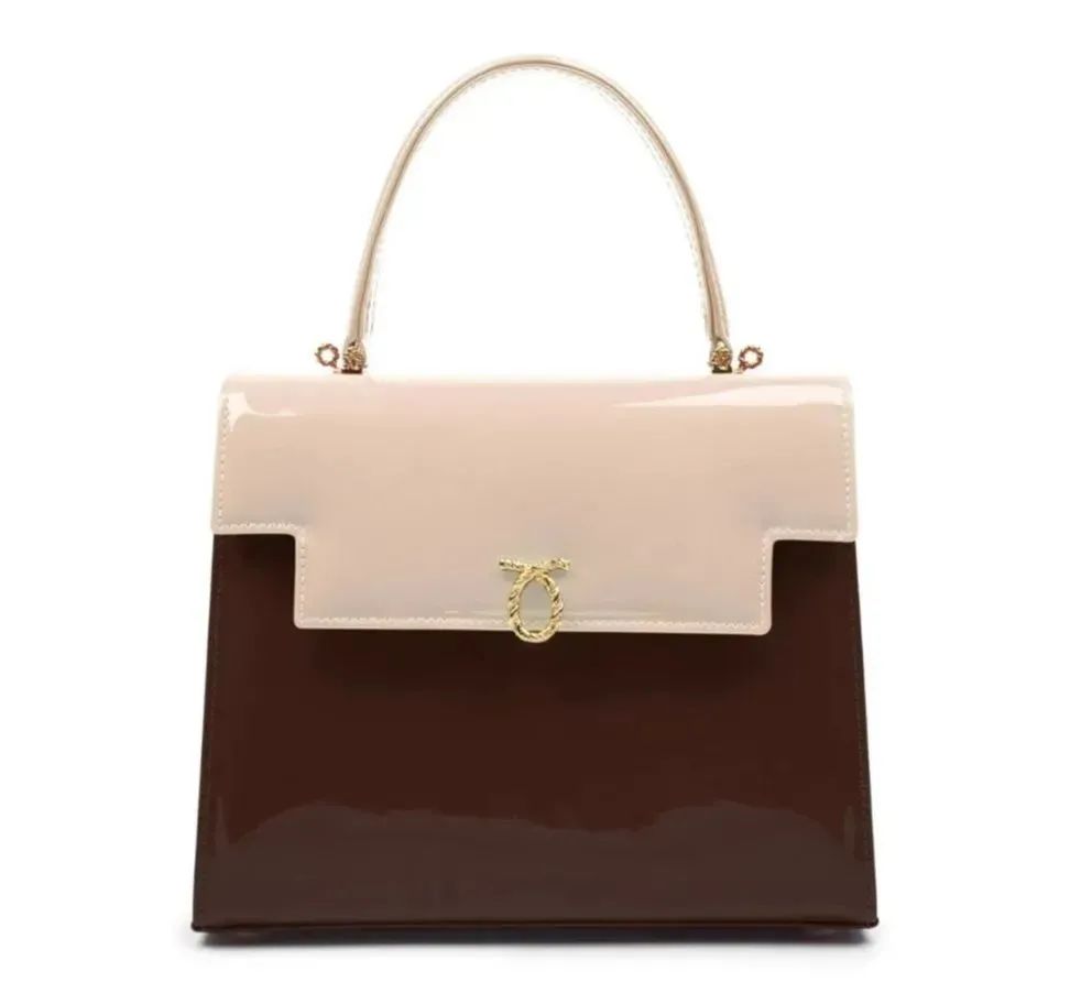 英国女王拿过的包包,英国伊丽莎白女王二世包包