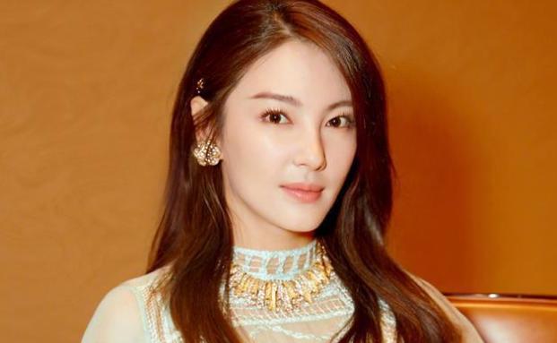 不听话的黄圣依,听话的李卉,霸气解约张雨绮,星女郎的不同人生