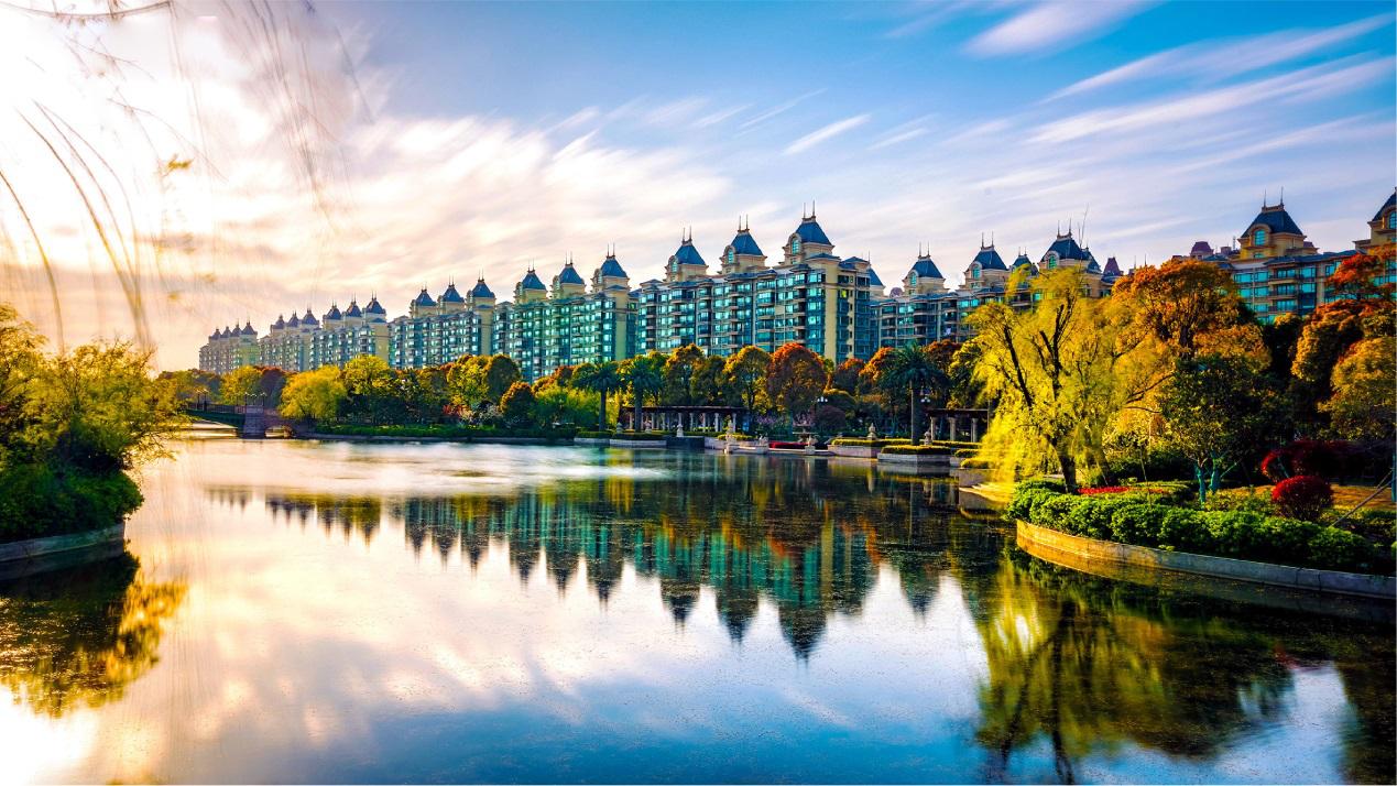 花式营销手段来吸引人气,恒大营销人海战术