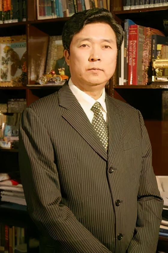 听李罡院长这首《定风波·一蓑烟雨任平生》,以豁达赶走焦虑