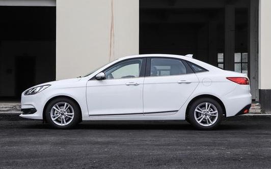 性价比最高的车型福特福睿斯,仅提供三缸车型的福特福睿斯