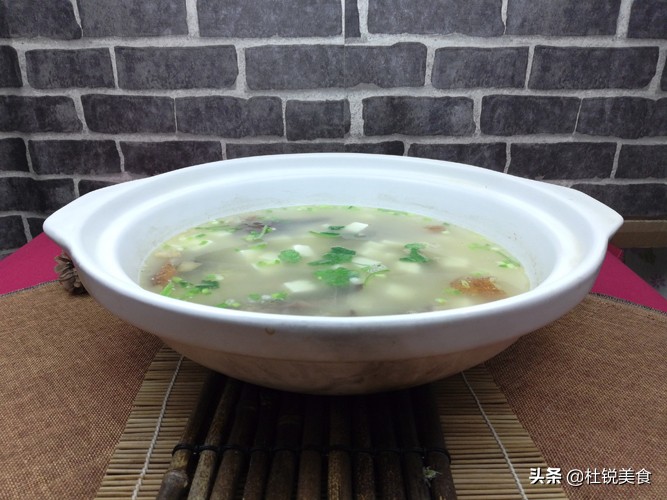 吃完烤鸭后的鸭架怎样做才好吃,北京烤鸭鸭架打包回去怎么吃