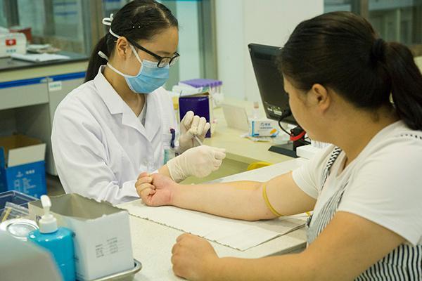 妇科检查，查出盆腔积液，要治疗吗？严重不严重？医生明确告诉你