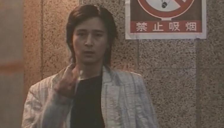 对程蝶衣恩将仇报的小四，27年后已两鬓斑白，但气质依旧如兰