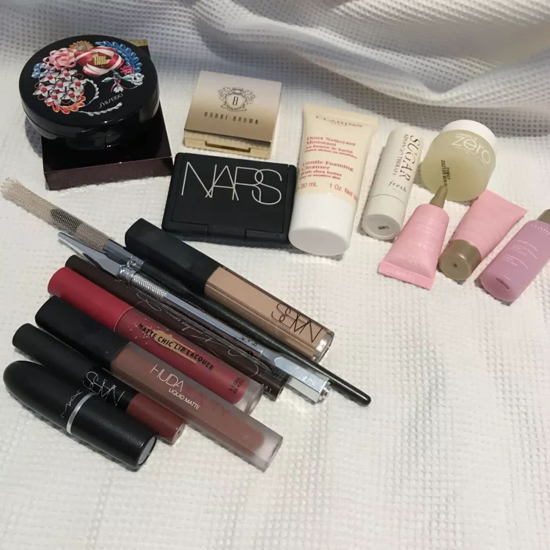 编辑部化妆包大公开，新年出行这样带就够了！