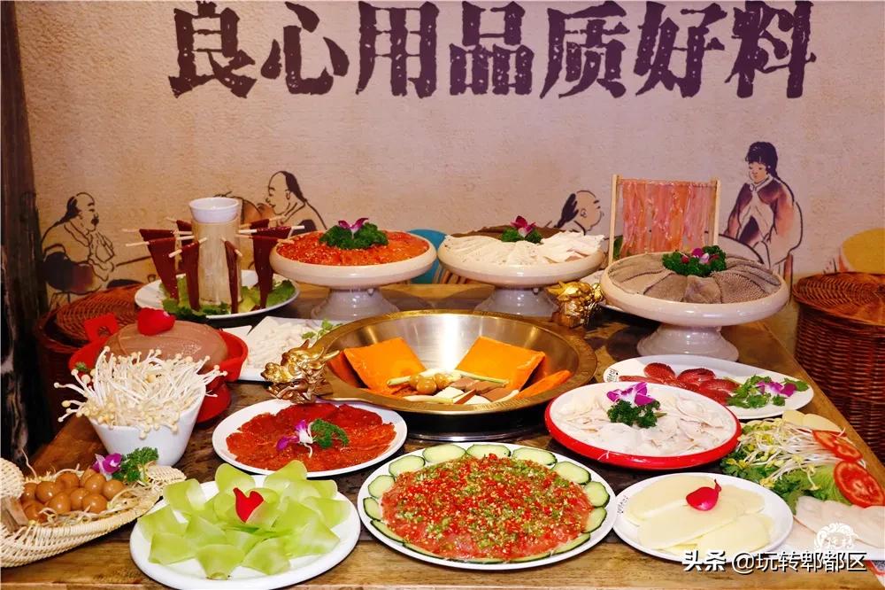 日均爆排1000+！壕涮八道硬核招牌，明星接连翻牌的巴蜀火锅来了