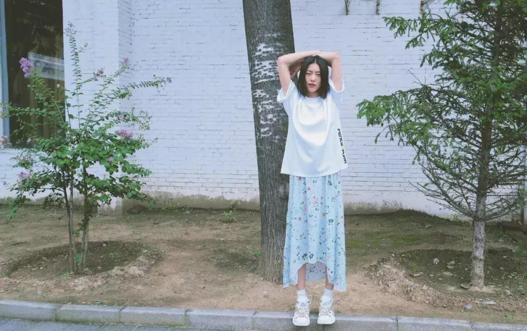 t恤穿久了偶尔也要换个风格,t恤穿好几年不旧的洗法