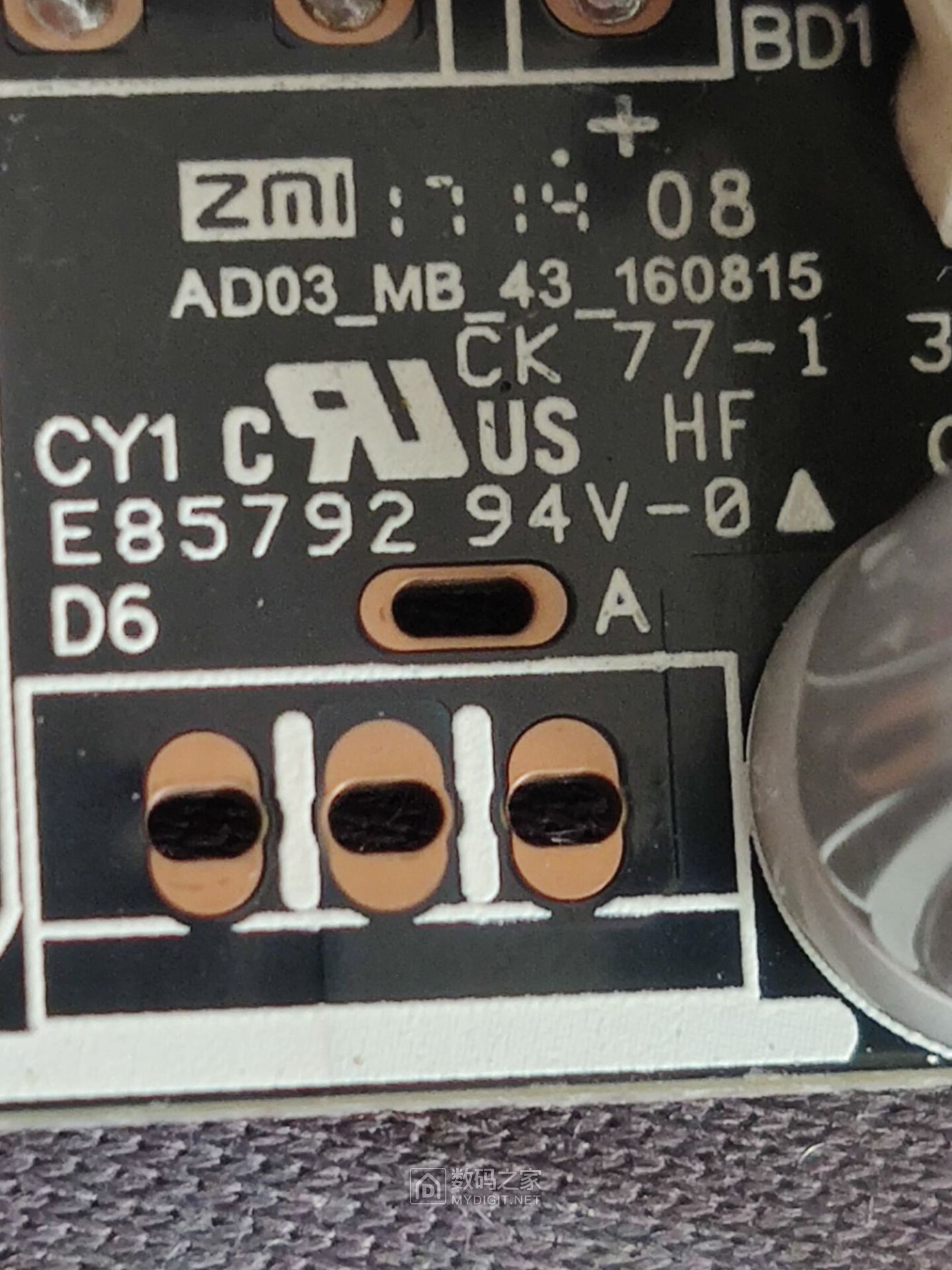 小米22.5瓦充电器拆解,小米120瓦充电器如何拆开维修