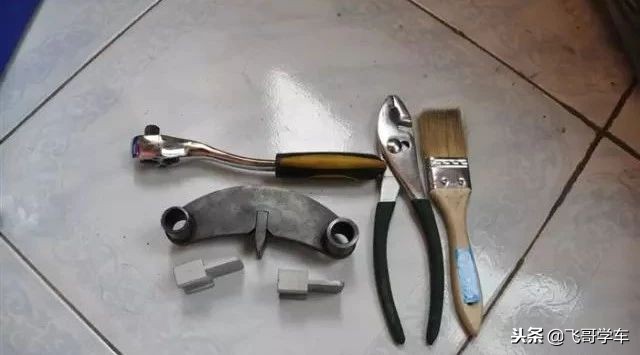 发动机更换正时皮带操作方法,东风标致4081.2t更换正时皮带视频