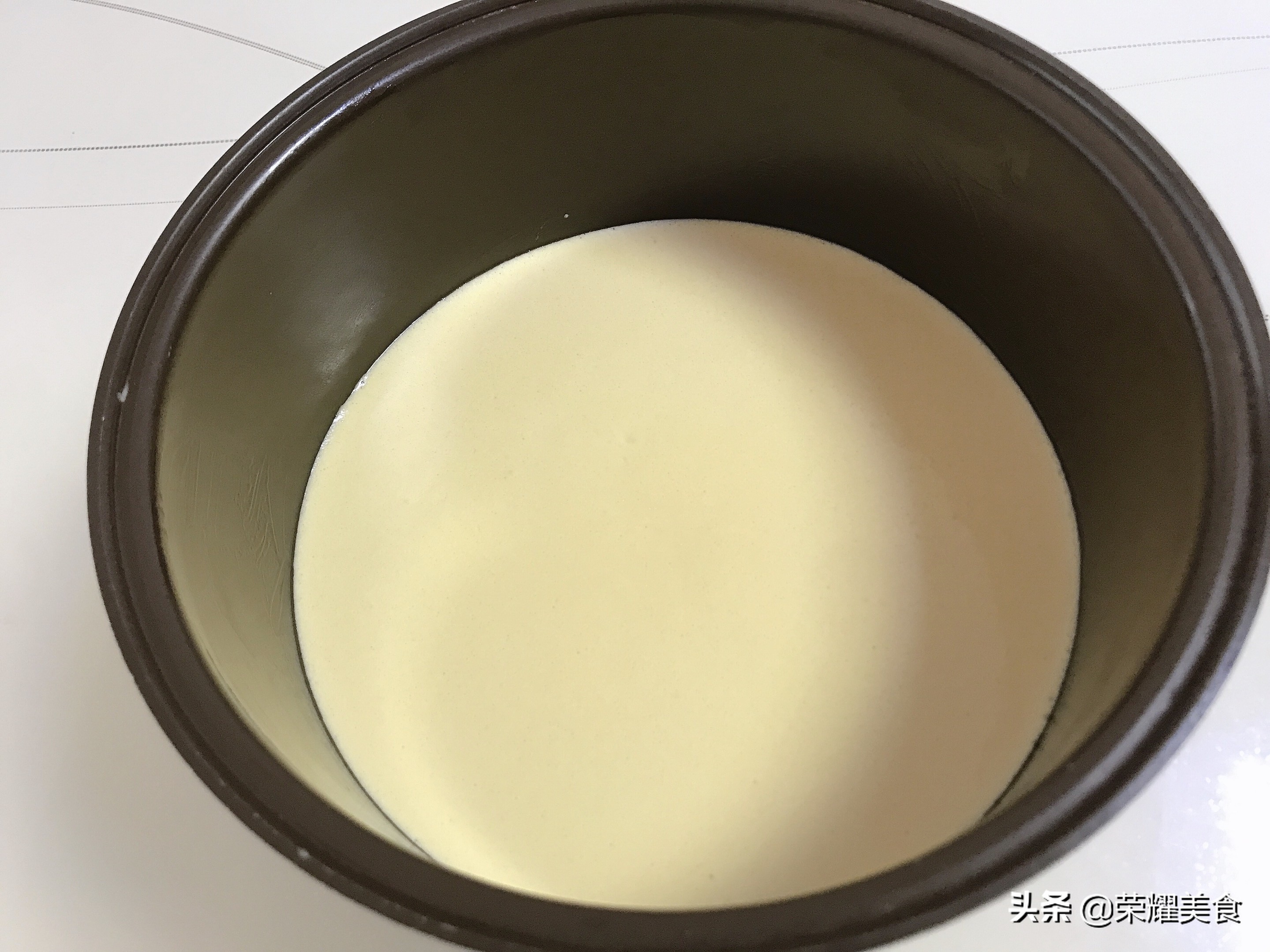 电饭煲做蛋糕简单好吃不用搅拌机,教你用电饭煲做蛋糕方法一学就会