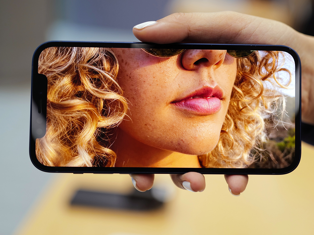 苹果iPhone12上手为了信号强度买就是了