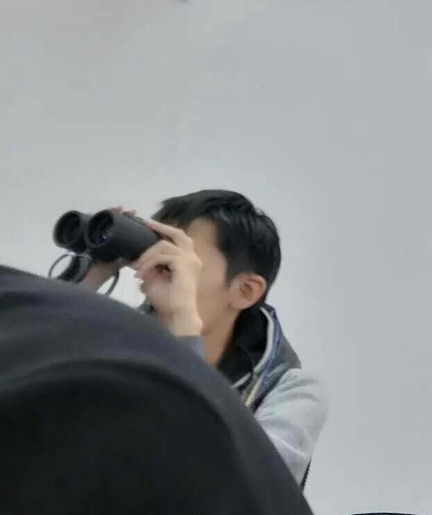 有没有看不清黑板想买一台望远镜的冲动？