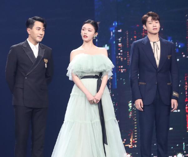 谢霆锋王菲近期同台,王菲谢霆锋罕见同台