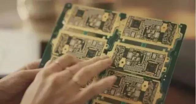 买不起的联名,优衣库t恤联名款