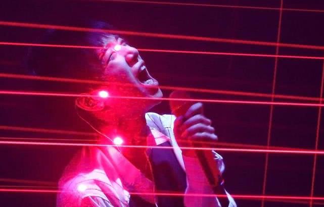 华晨宇唱功被网友质疑,华晨宇综艺被一首说唱英文歌震惊