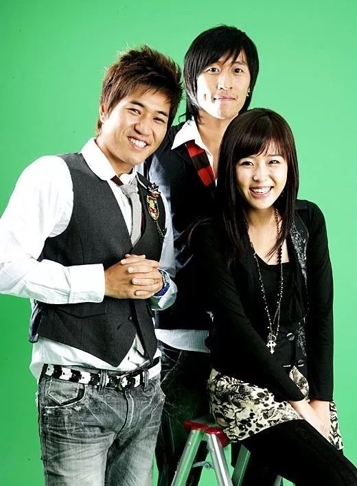 天后因队友吸du人气暴跌，公开承认整形却成蛇精下巴，瘦到脱相