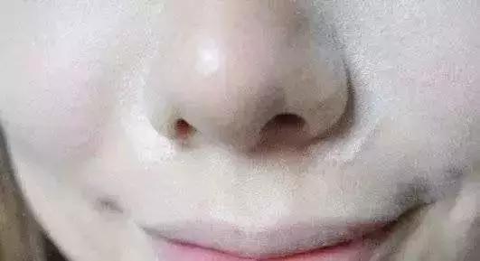 你还被卡粉浮粉困扰？4招打造服帖妆容，手残*党**也能学会