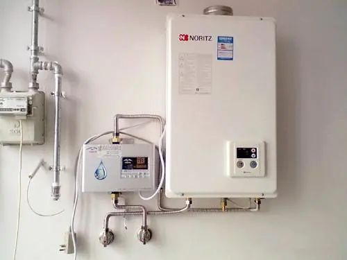 冷凝热水器和恒温热水器哪个好,普通燃气热水器和恒温燃气热水器