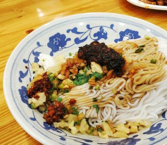 一边写一边流口水,红谷滩这些店可要好好的啊,脱下口罩我就来