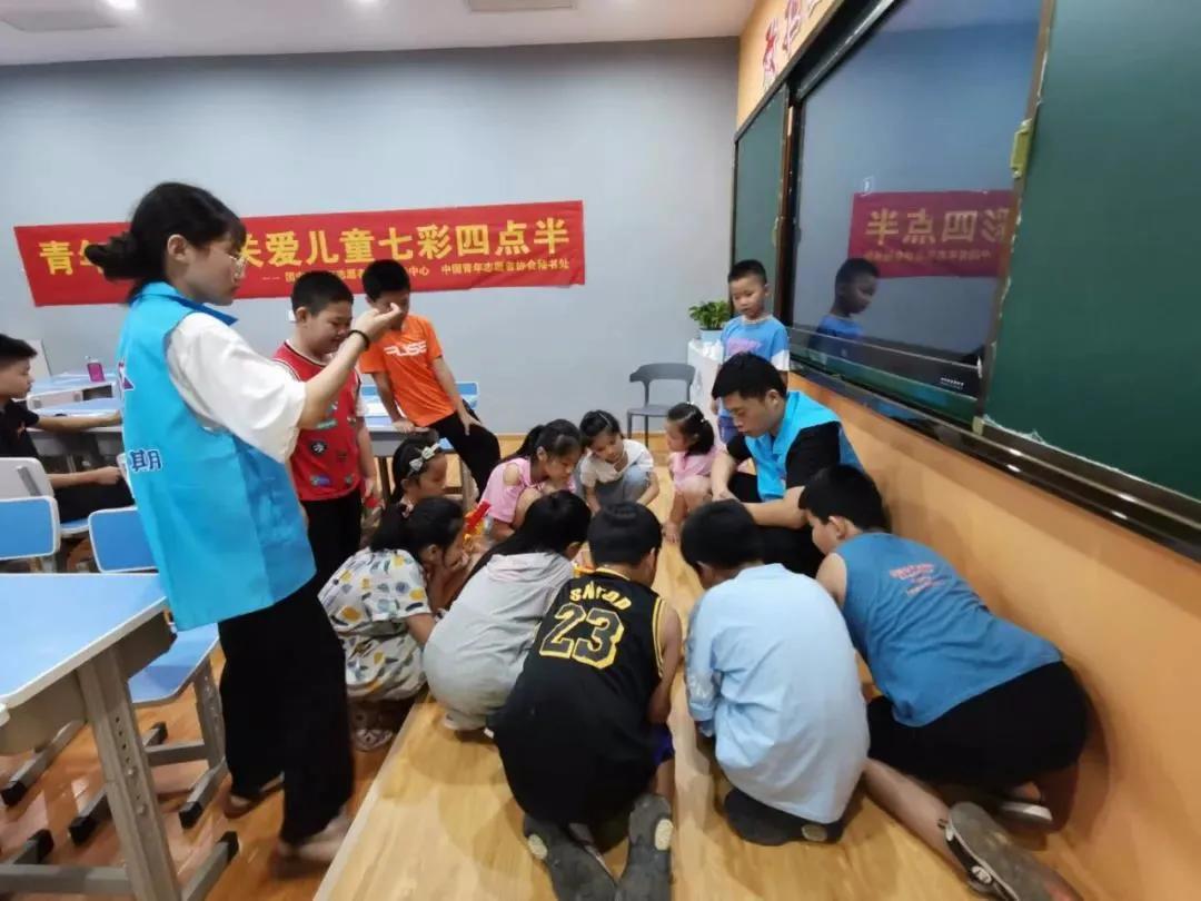 防控疫情爱心捐款新闻报道,致敬抗疫一线志愿者们