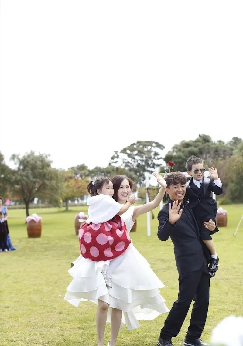 王宝强与马蓉曾经的一家四口,王宝强离婚事件中的宋喆和马蓉