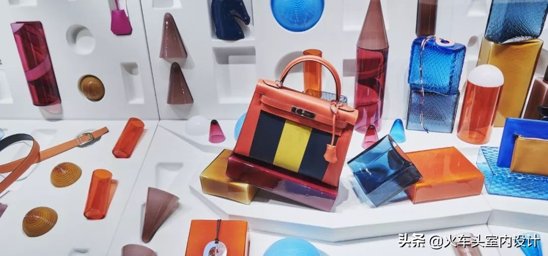 爱马仕2023橱窗设计最新款,爱马仕2022橱窗设计效果图