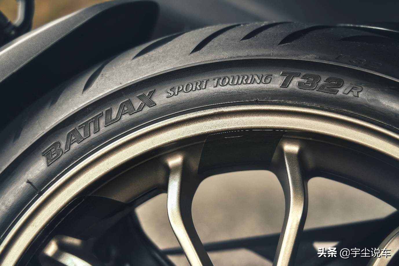 摩托车普利司通16寸车胎评测,普利司通摩托车龟背胎怎么样