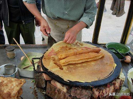天津煎饼和煎饼果子一样吗,山东杂粮煎饼和天津煎饼果子关系