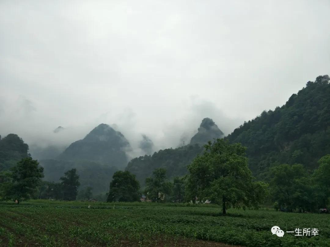 一川碧水,一川碧水一重山