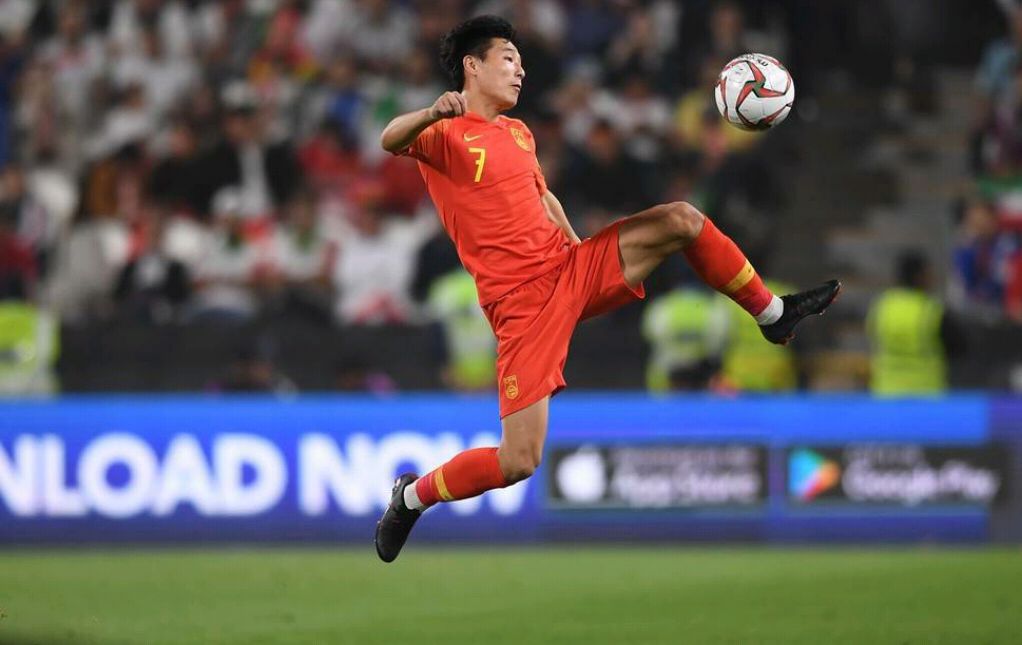 改名改姓？中甲球员杨子改名张校参加比赛，背后原因引人深思