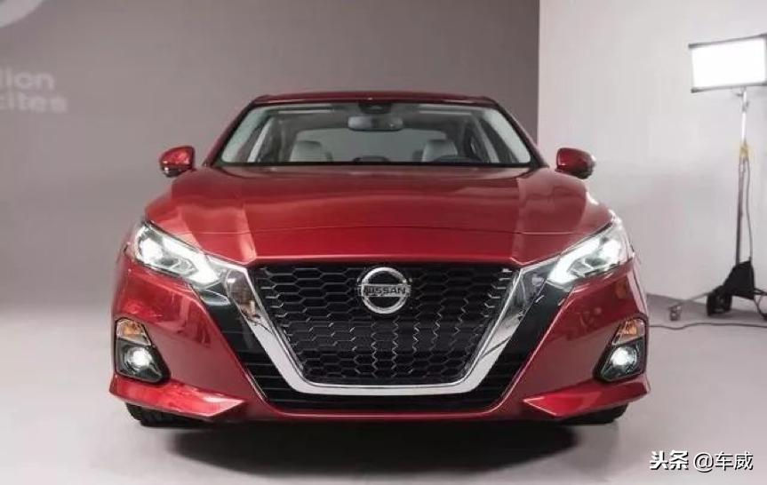 全新天籁竞争力分析，设计、舒适性有优势，但运动只表现在发动机