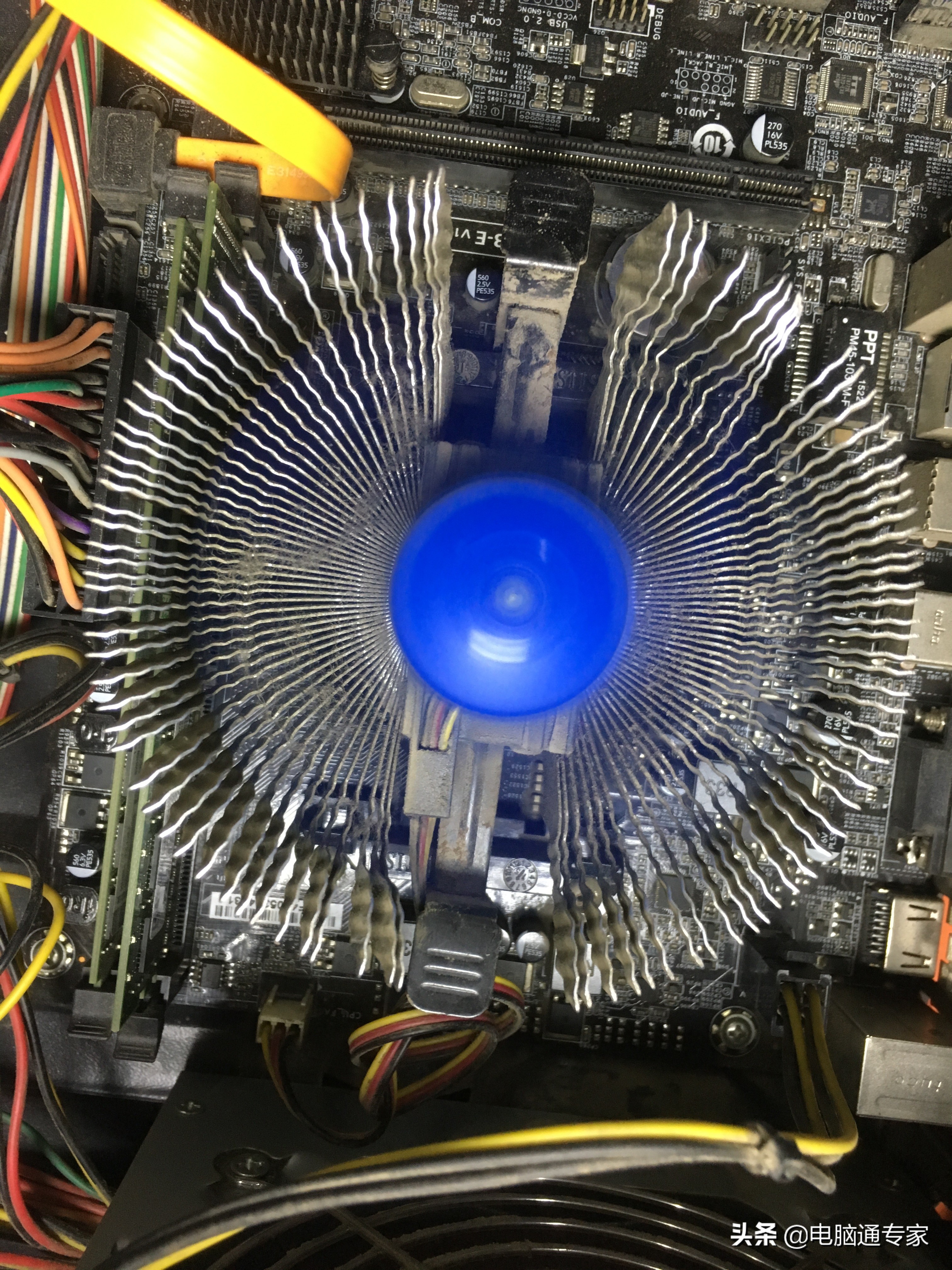 电脑风扇灰吹不掉,电脑风扇怎么清理全是灰擦不干净