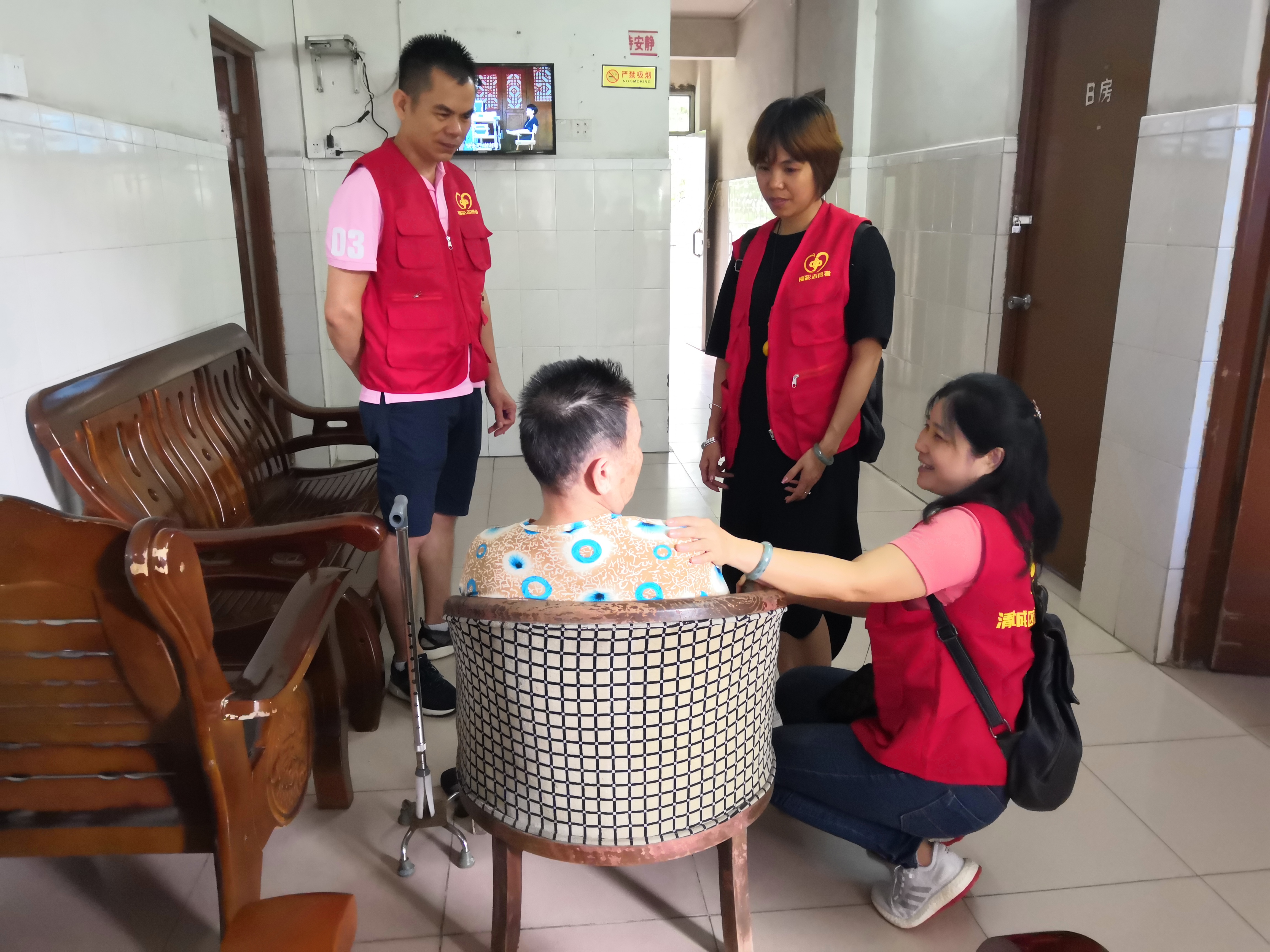 福彩爱心志愿者,福彩慰问儿童福利院孩子