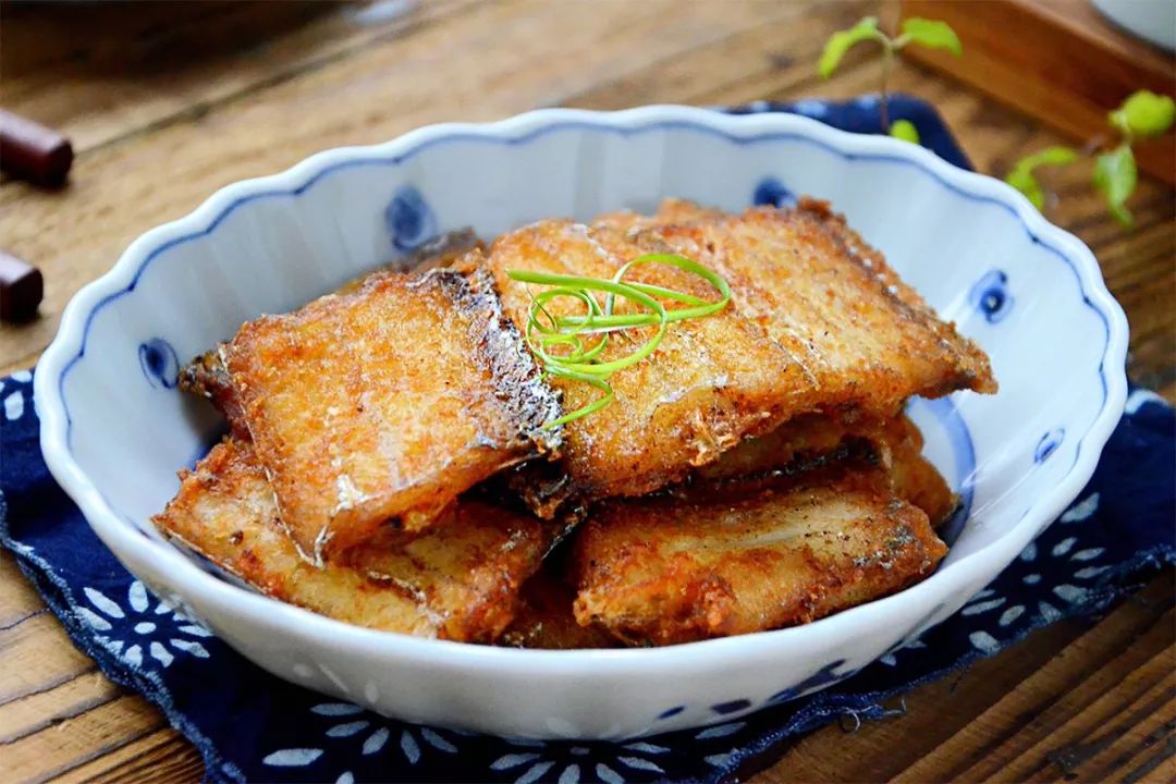 高压锅焖酥带鱼的正宗做法,带鱼段油炸的家常做法视频