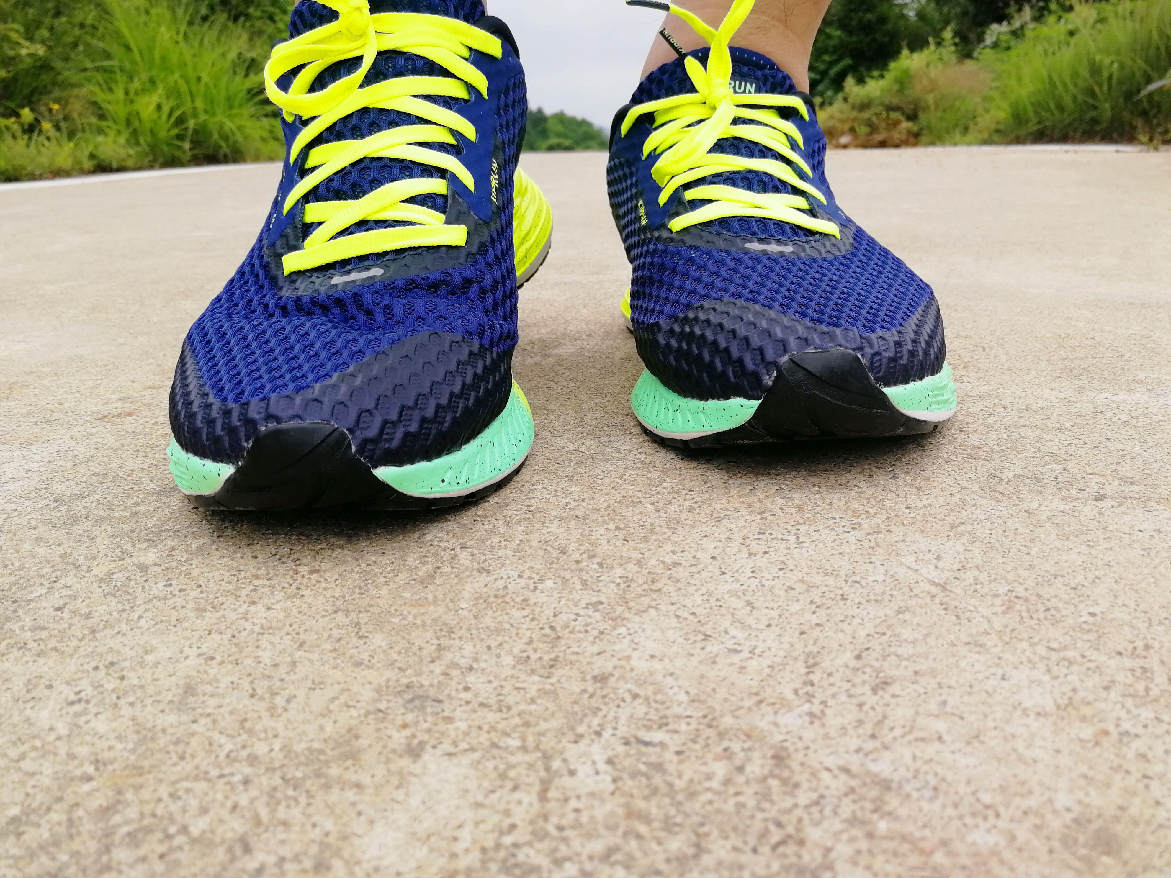 性价比踩屎跑步鞋,100左右踩屎感跑鞋推荐