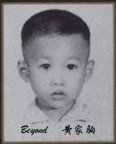 黄家驹戴面具唱的歌,黄家驹戴的十字架