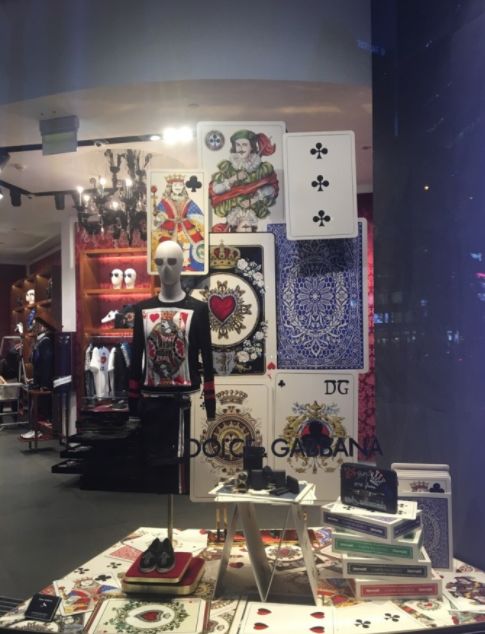 2018国际大牌春季橱窗丨店铺春色关不住，客似云来