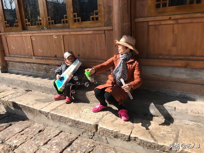 丽江的高颜值客栈逆天了，住一圈连回家的路费都省了！文末有福利