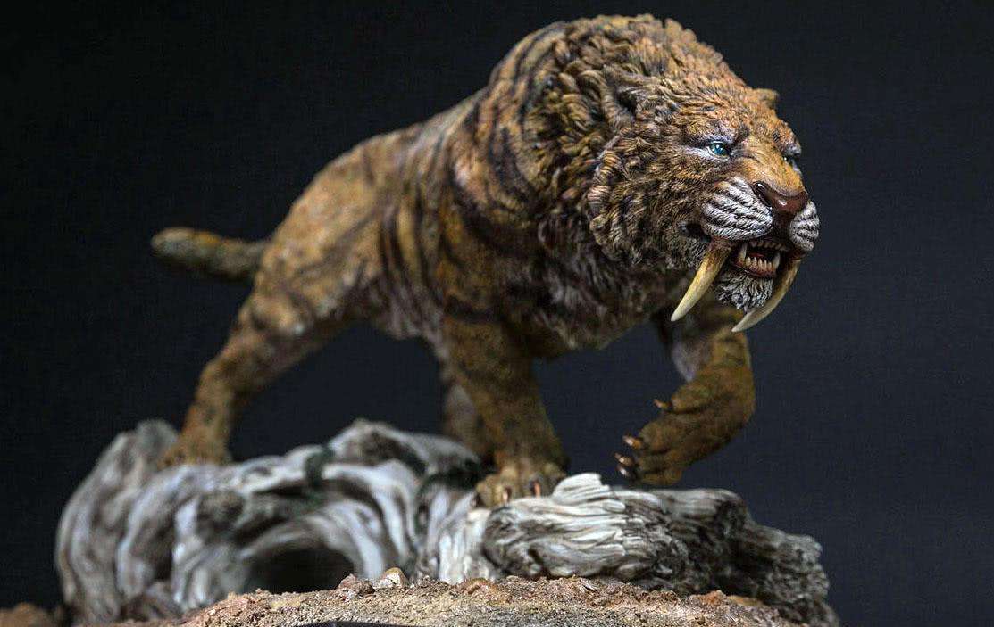 剑齿虎比狮子厉害吗,剑齿虎咬合力