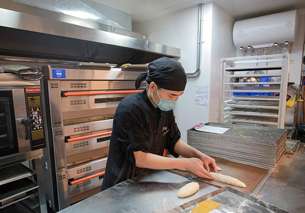 中专毕业，从打工到月入7K的名企店长，看90后的他如何逆风翻盘