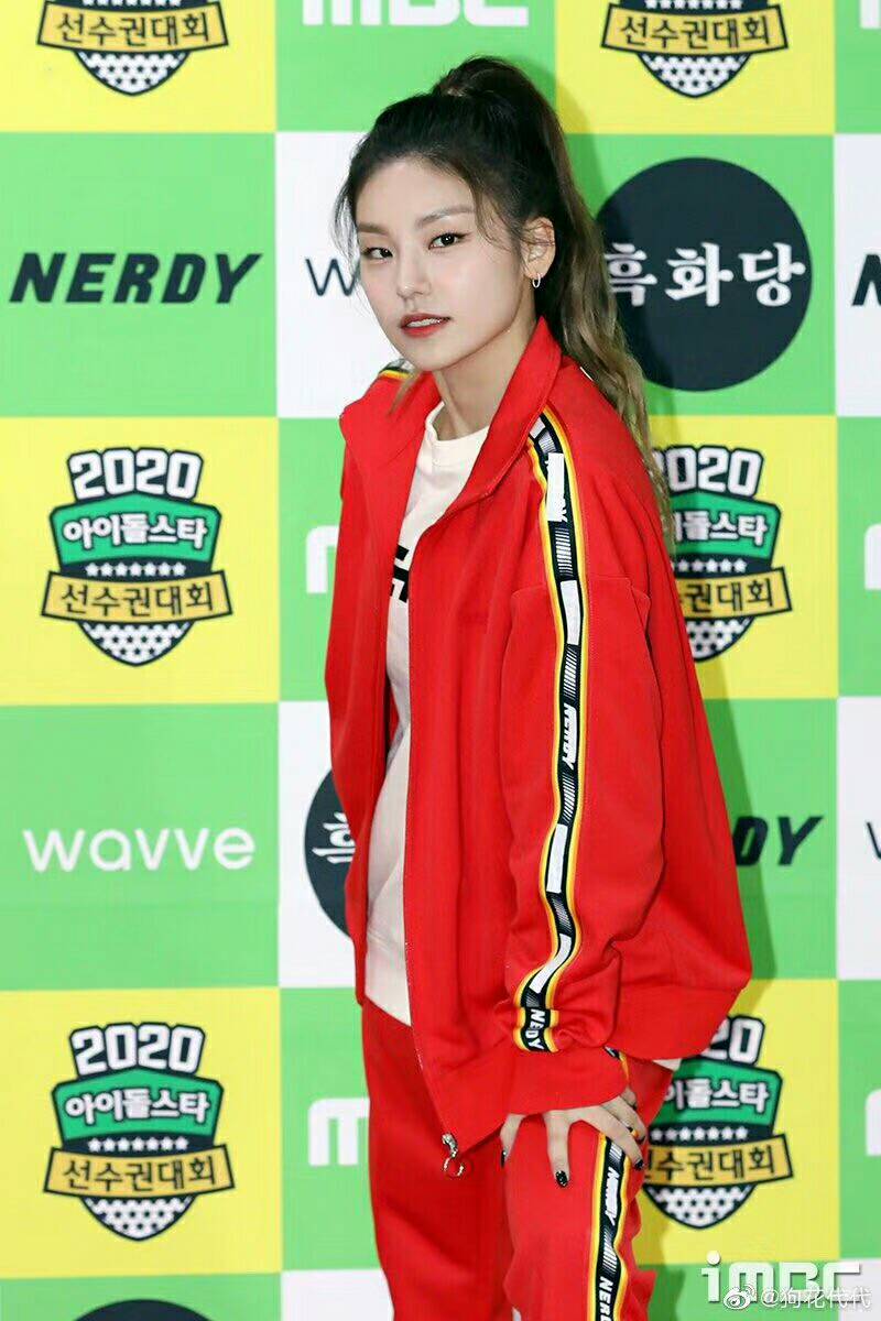 明星机场穿搭2021最近,小个子明星日常穿搭