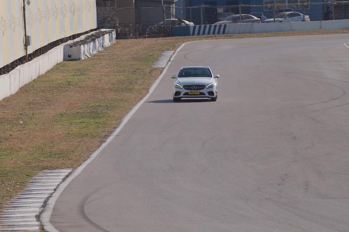 宝马325奥迪a4l奔驰c如何选择,宝马3系和奥迪a4l和奔驰c哪个好